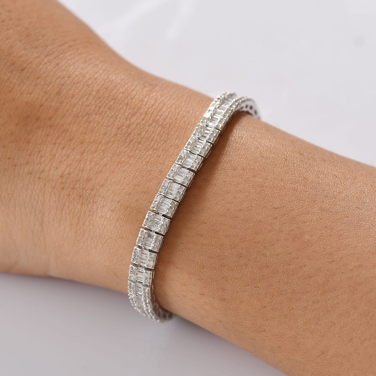 D'Joy Diamond 4.00 ctw Art Deco Bracelet in Rhodium Over Sterling Silver (7.25 In) image number 2
