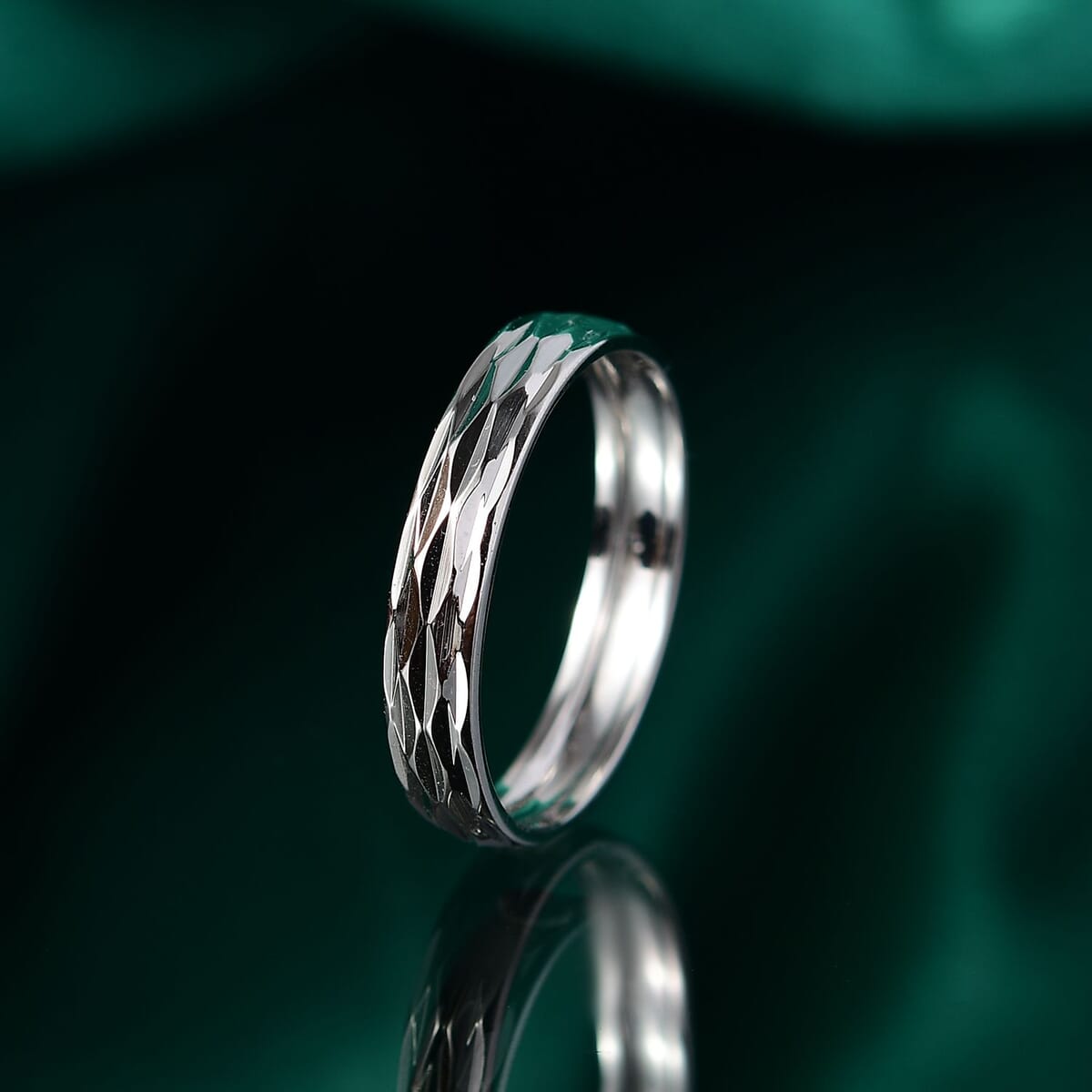 950 Platinum Diamond-Cut Band Ring (Size 7.0) 3.35 Grams image number 1