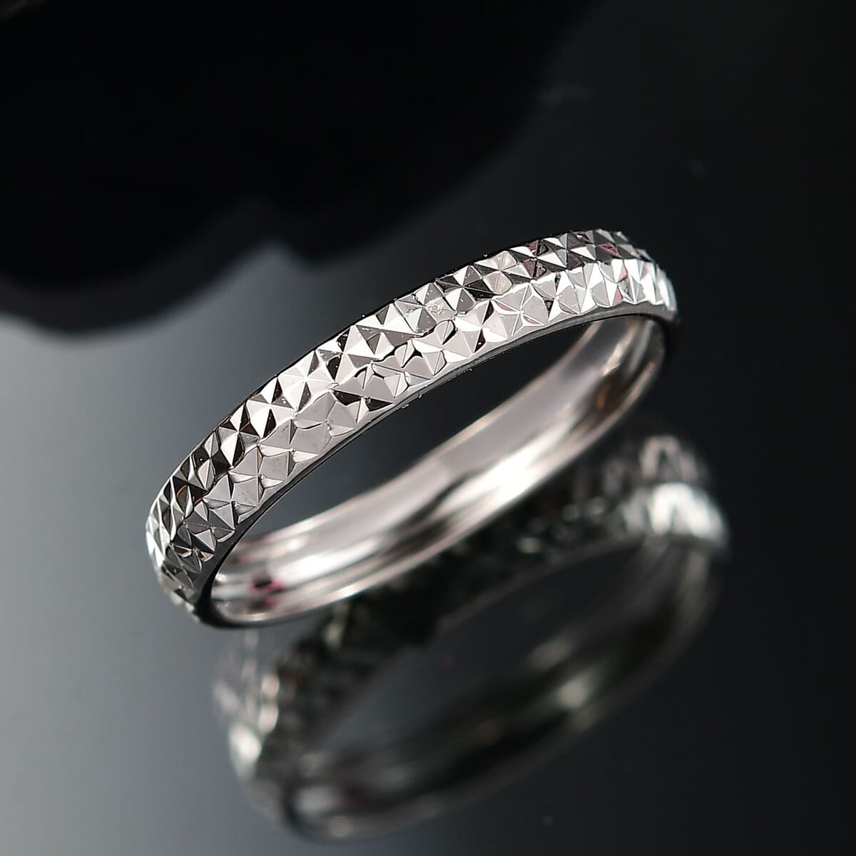 950 Platinum Diamond-Cut Band Ring (Size 7.0) 2.15 Grams image number 1