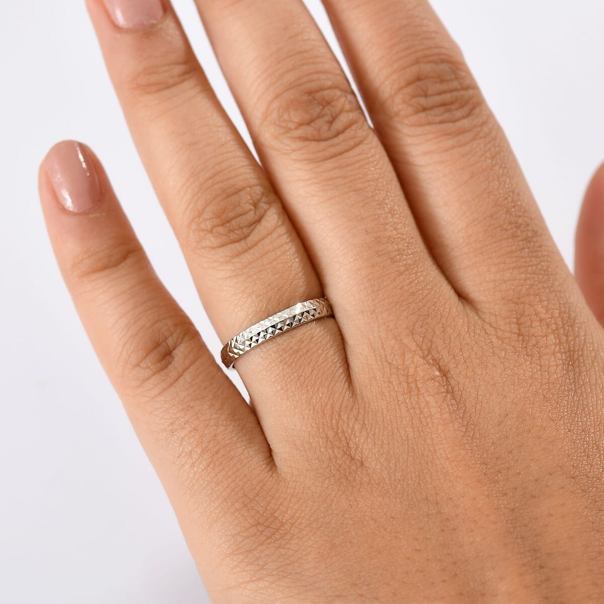 950 Platinum Diamond-Cut Band Ring (Size 7.0) 2.15 Grams image number 2