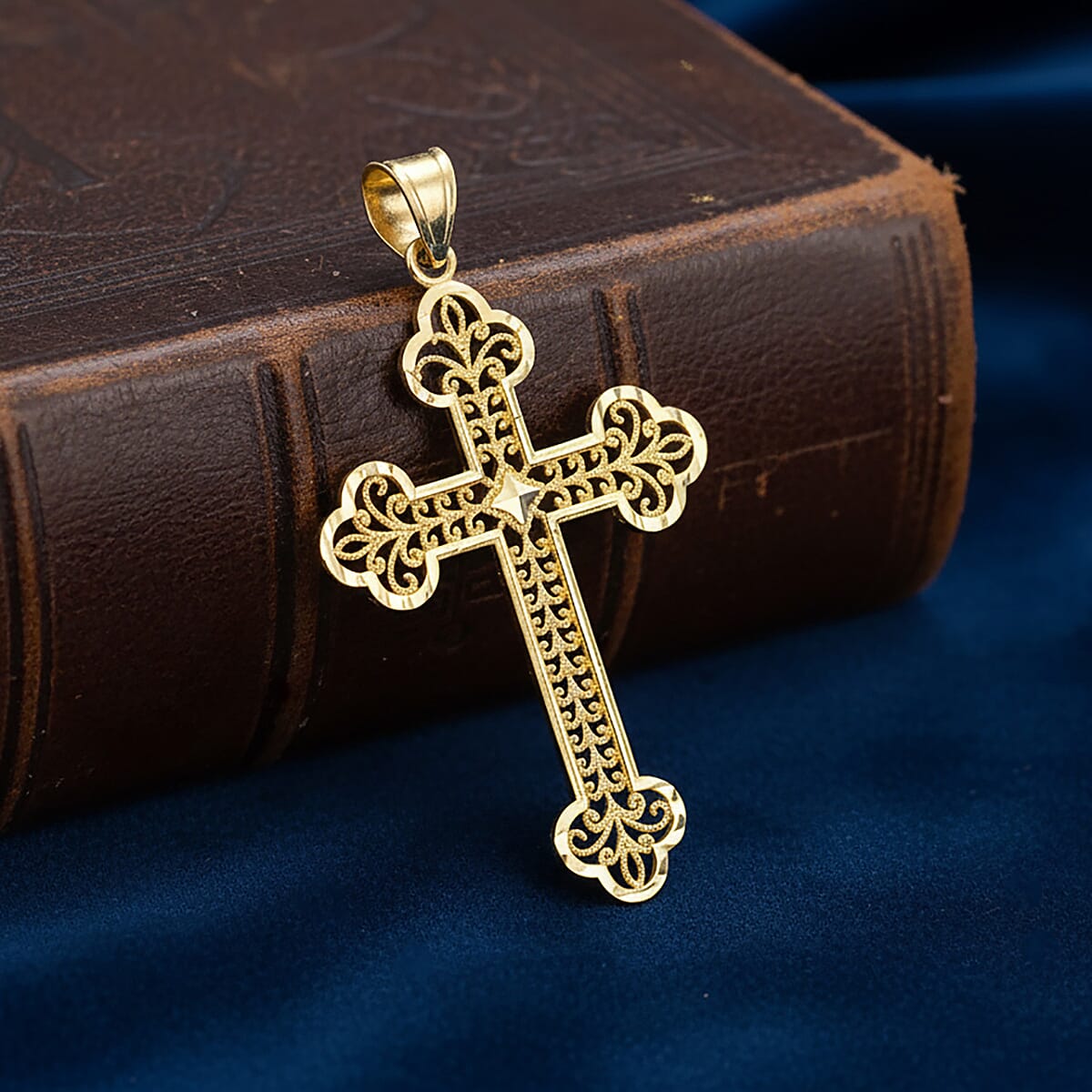 Made in America 10K Yellow Gold Cross Pendant 1.50 Grams image number 1