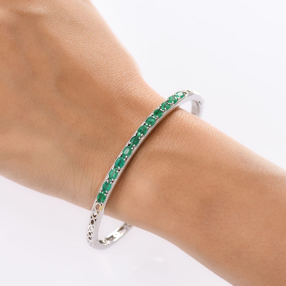 Premium Kagem Zambian Emerald 2.80 ctw Infinity Bangle Bracelet in Rhodium Over Sterling Silver (7.25 In) image number 2