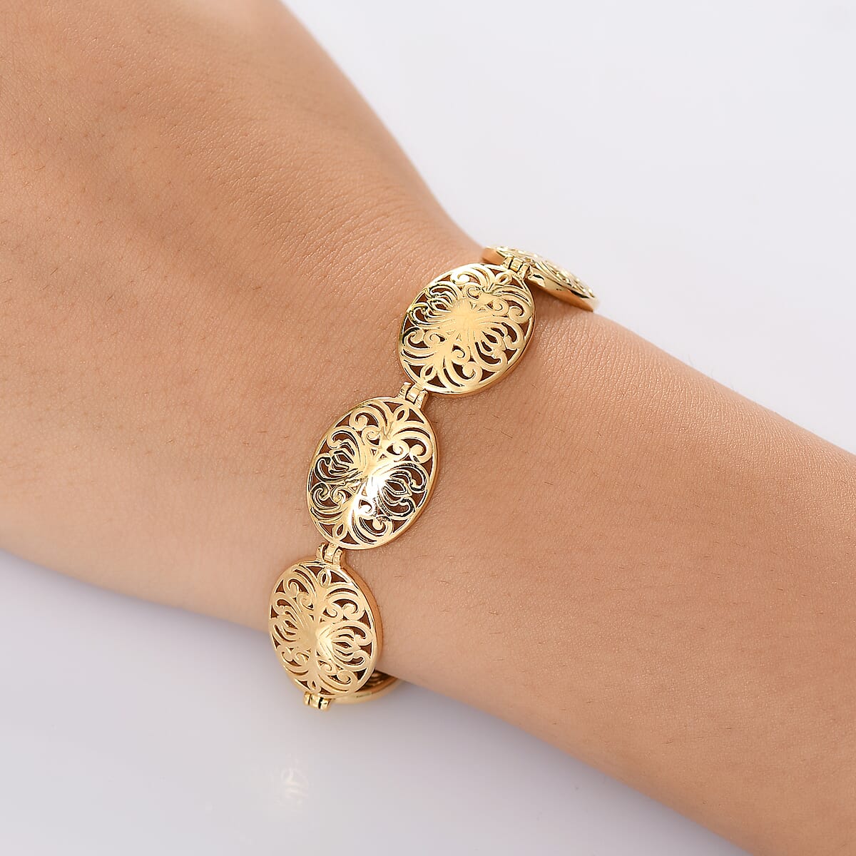 D'Joy Passport to Turkey 18K Vermeil Yellow Gold Over Sterling Silver Filigree Bracelet (8.00 In) 21.56 Grams image number 2