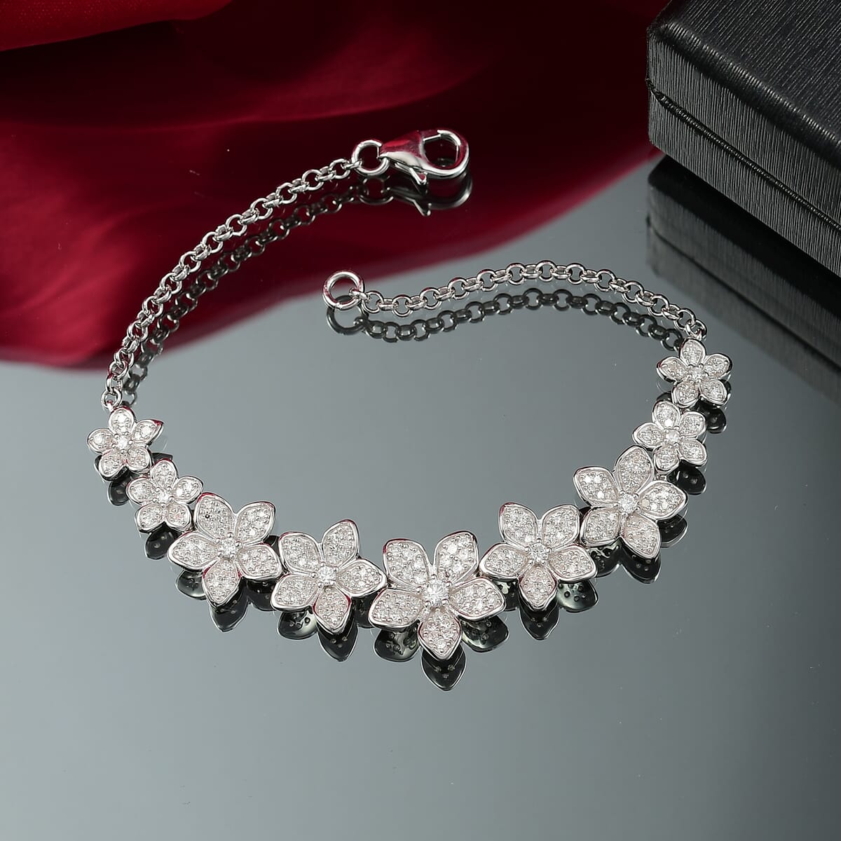 Luxuriant Lab Grown Diamond G-H SI 1.50 ctw Floral Bracelet in Rhodium Over Sterling Silver (7.25 In) 7 Grams image number 1