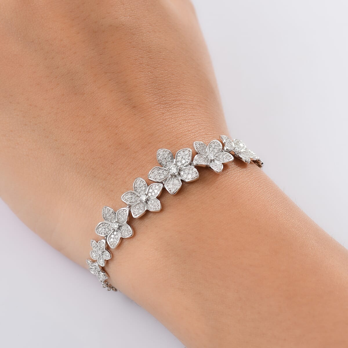 Luxuriant Lab Grown Diamond G-H SI 1.50 ctw Floral Bracelet in Rhodium Over Sterling Silver (7.25 In) 7 Grams image number 2