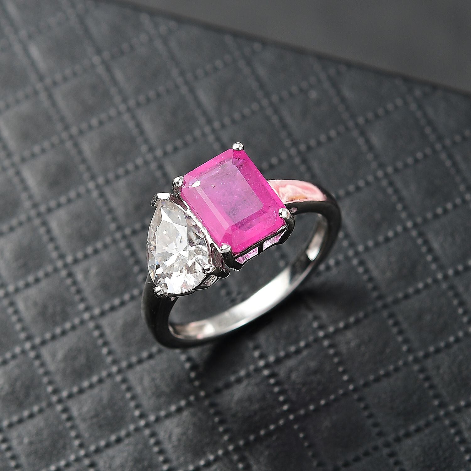 D'Joy Premium Ilakaka Hot Pink Sapphire (FF) and Moissanite 4.50 ctw Toi et Moi Ring in Rhodium Over Sterling Silver (Size 10.0)