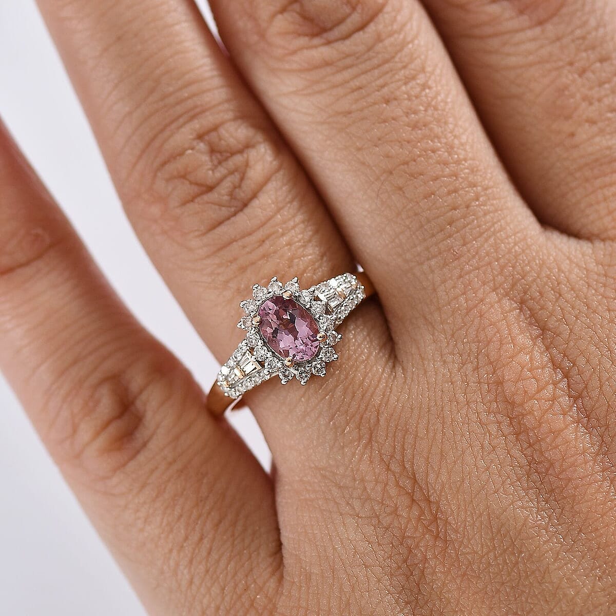 Luxoro AAA Narsipatnam Purple Spinel and G-H I2 Diamond 1.35 ctw Sunburst Ring in 10K Rose Gold (Size 7.5) image number 2
