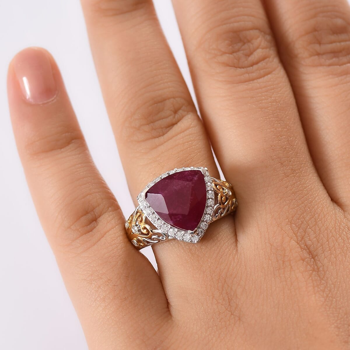 Niassa Ruby (FF) and Moissanite 9.15 ctw Ring in 18K Vermeil YG and Rhodium Over Sterling Silver (Size 9.0) image number 2