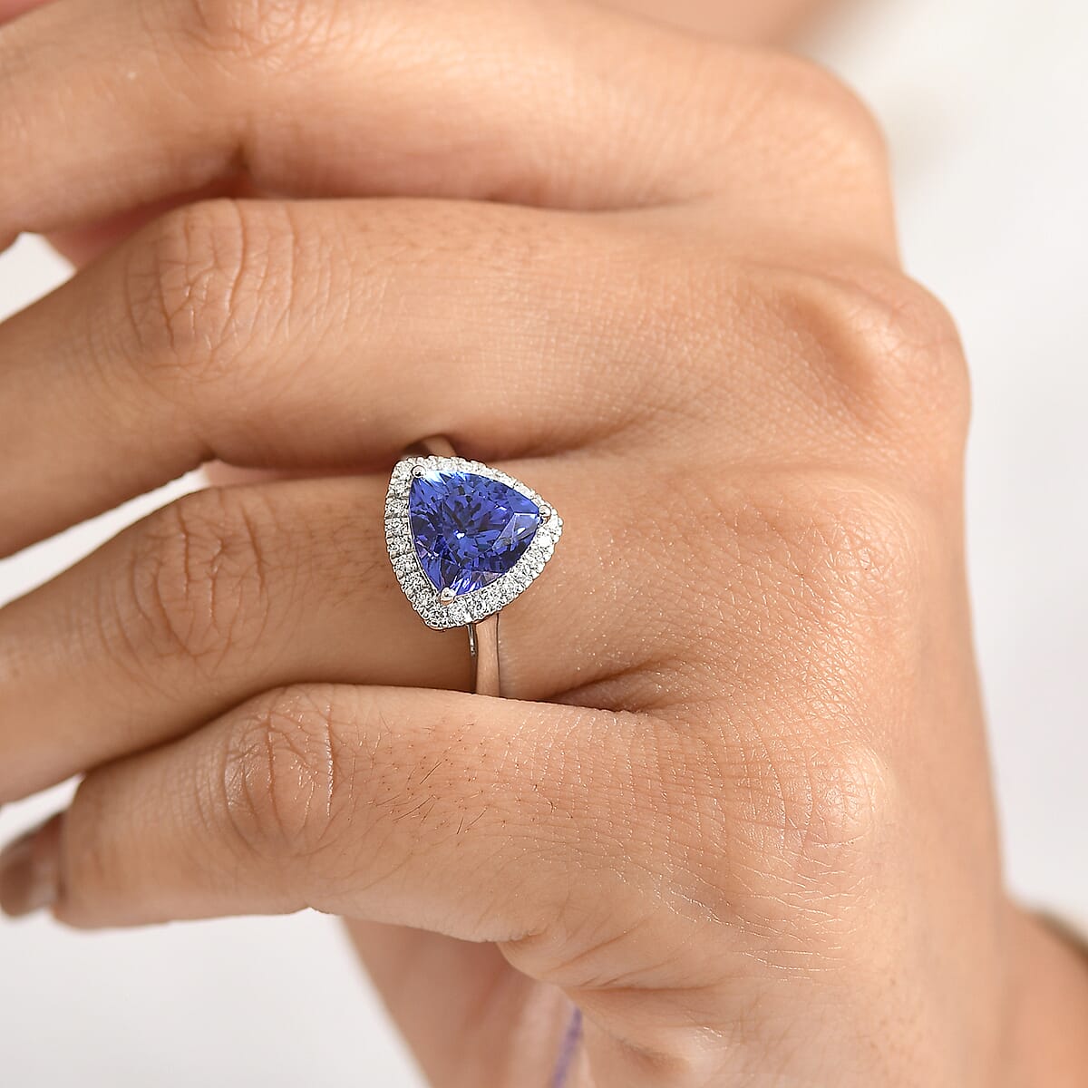 Gem Hunter Collection Certified & Appraised Rhapsody 950 Platinum AAAA Tanzanite, Diamond (E-F, VS) Ring image number 2