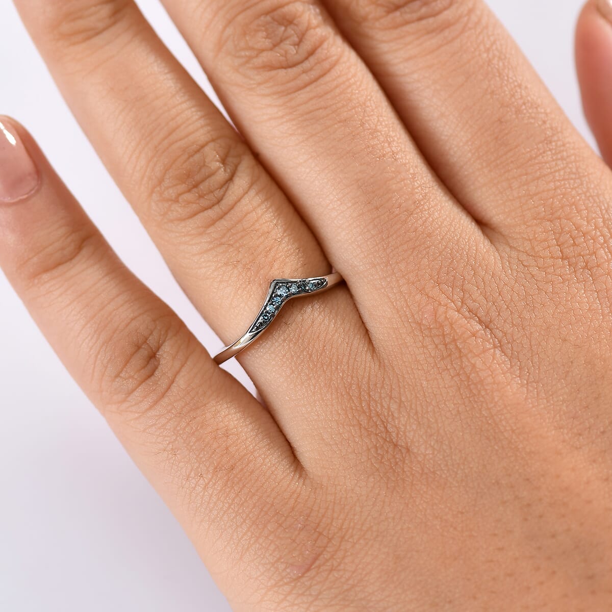 Luxuriant Lab Grown Blue Diamond 0.07 ctw Chevron Ring in Rhodium Over Sterling Silver (Size 10.0)  image number 2