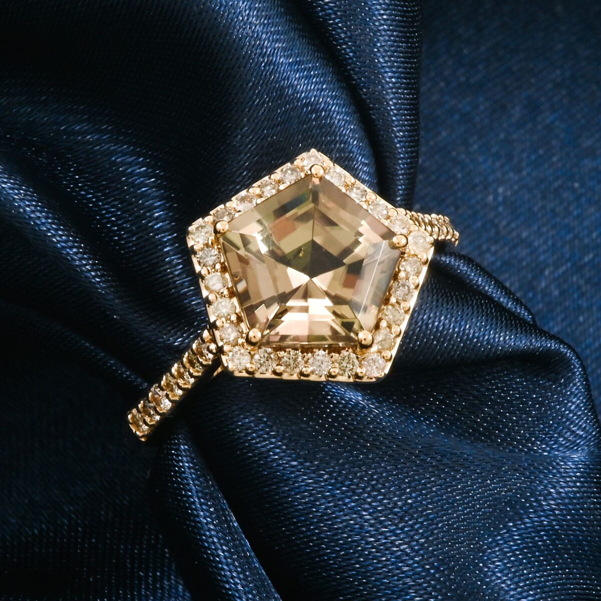 Certified & Appraised Luxoro AAA Turkizite and White Diamond I2 3.45 ctw Ring in 14K Yellow Gold (Size 9.0) image number 1