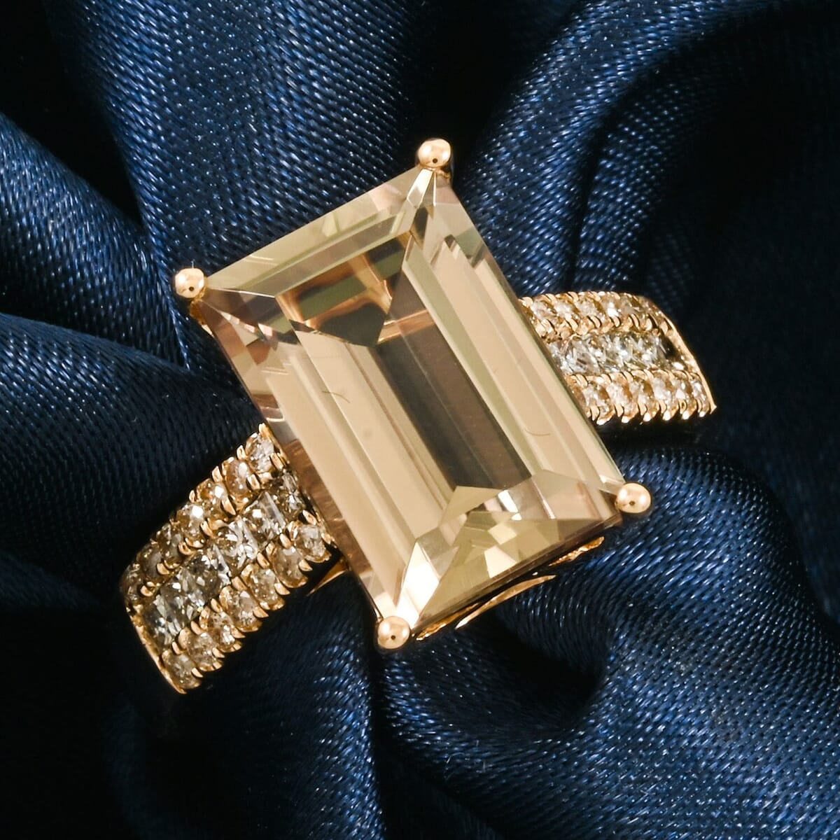 Certified & Appraised Luxoro AAA Turkizite and White Diamond I2 5.60 ctw Ring in 14K Yellow Gold (Size 10.0) image number 1