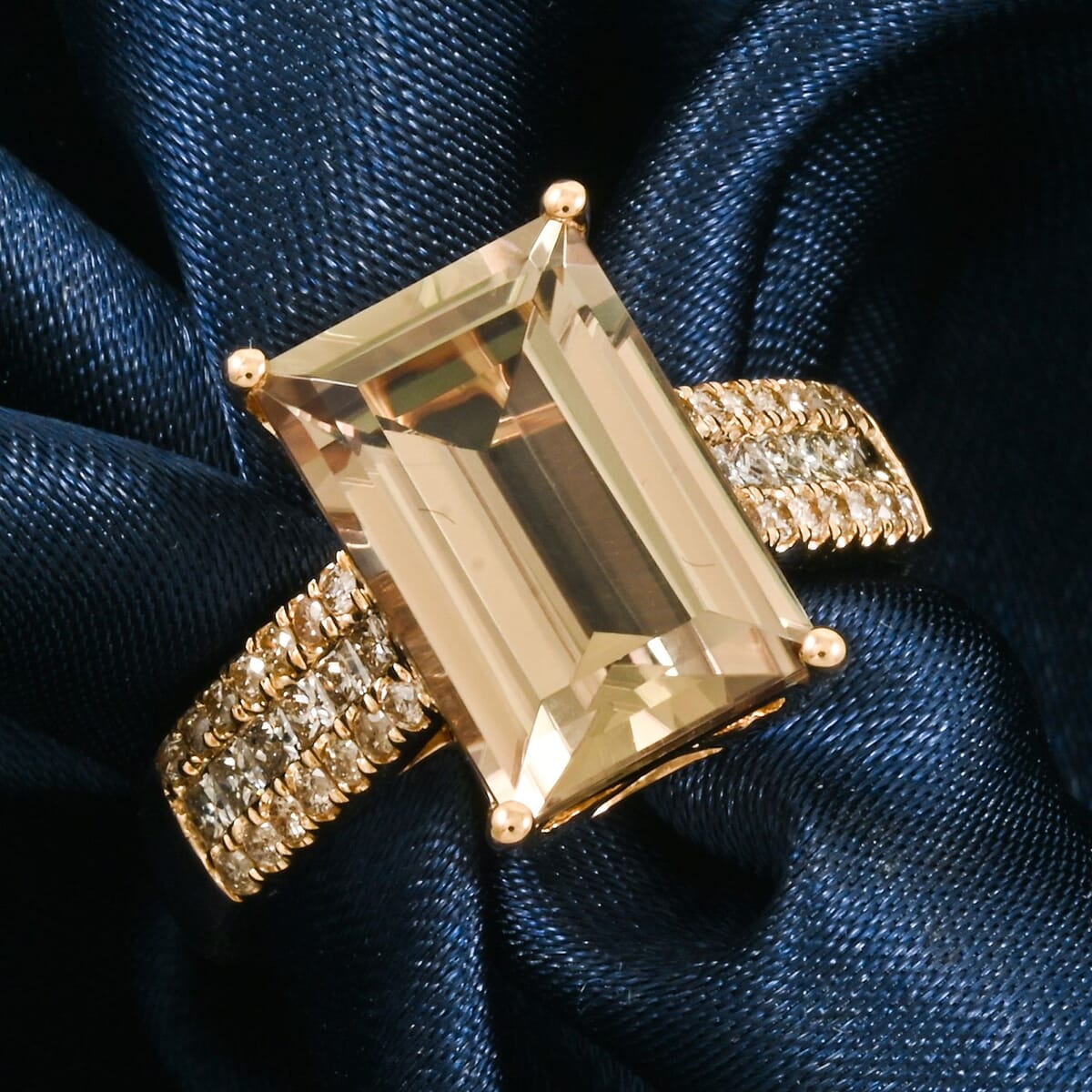 Certified & Appraised Luxoro AAA Turkizite and White Diamond I2 5.60 ctw Ring in 14K Yellow Gold (Size 6.0) image number 1