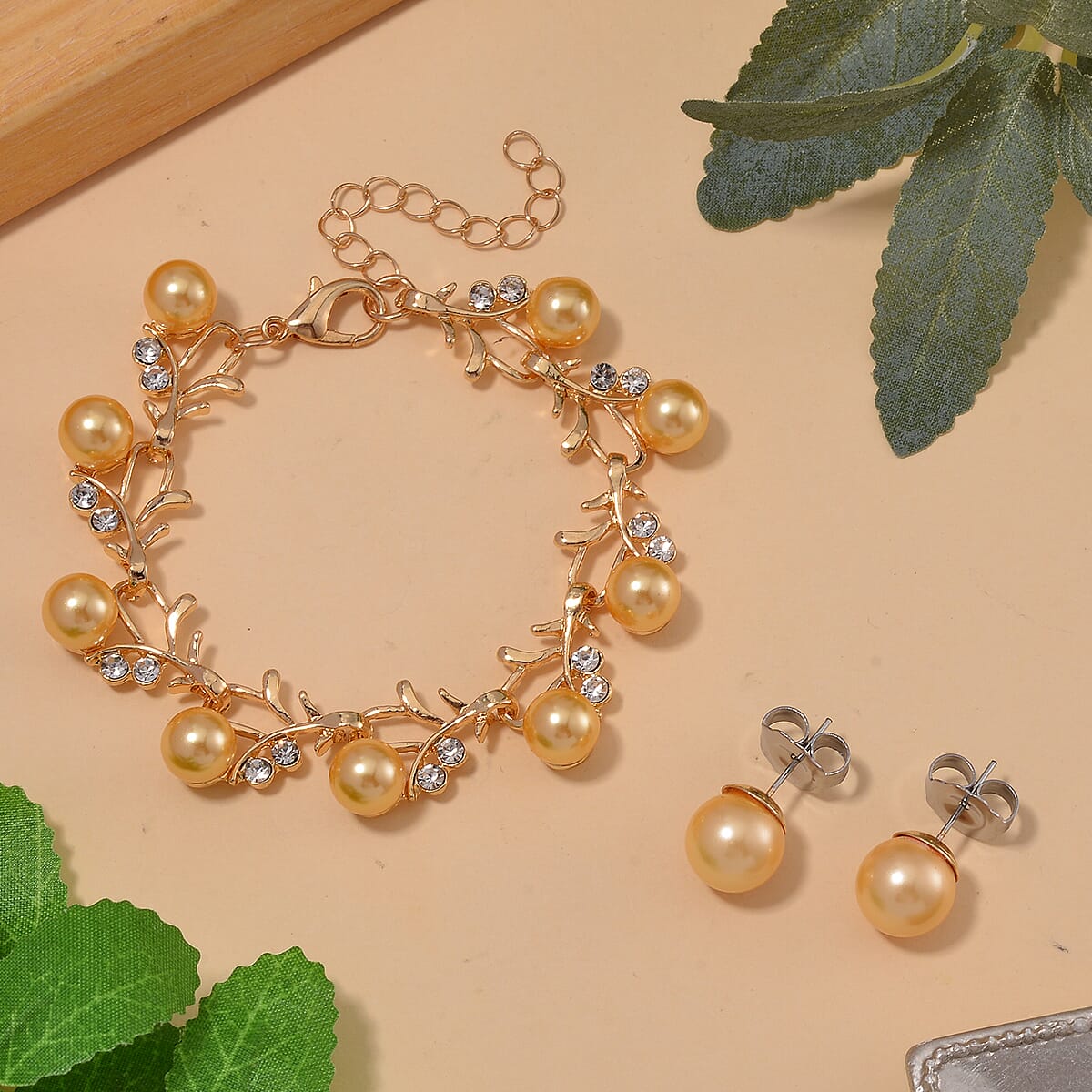 Golden Shell Pearl and Austrian Crystal Blossom Vine Bracelet in Goldtone (6.50-8.50In) image number 1
