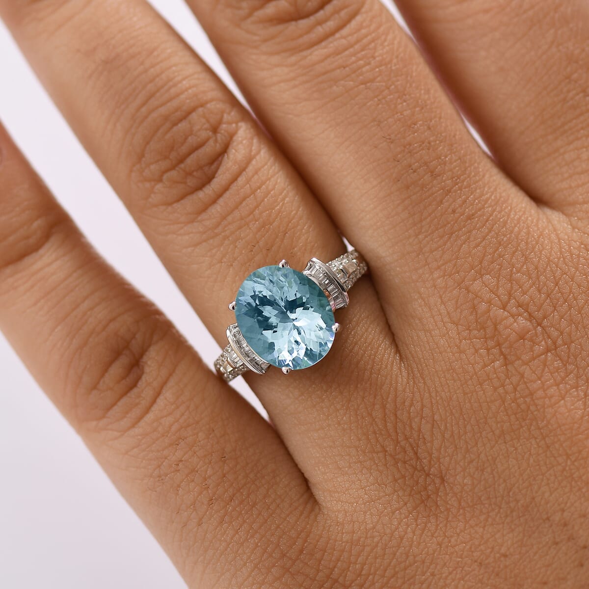 Luxoro Premium Mangoro Aquamarine and I2 Diamond 4.27 ctw Ocean Whisper Ring in 10K White Gold (Size 7.0)  image number 2