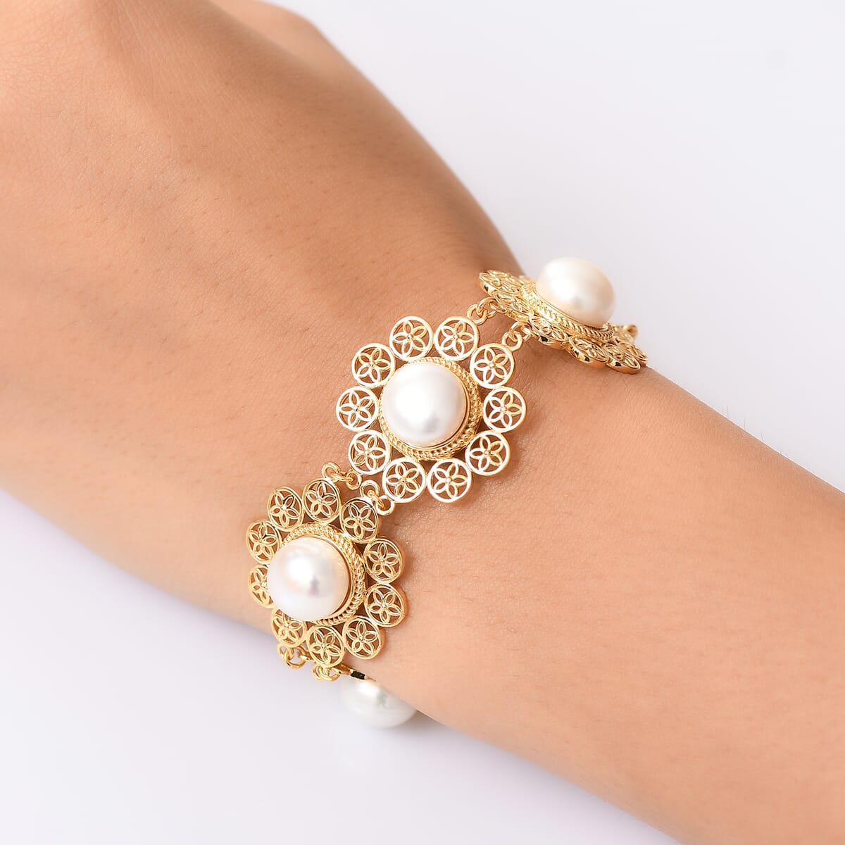 D'Joy Freshwater Pearl Floral Bracelet in 18K Vermeil Yellow Gold Over Sterling Silver (7.25 In) image number 2