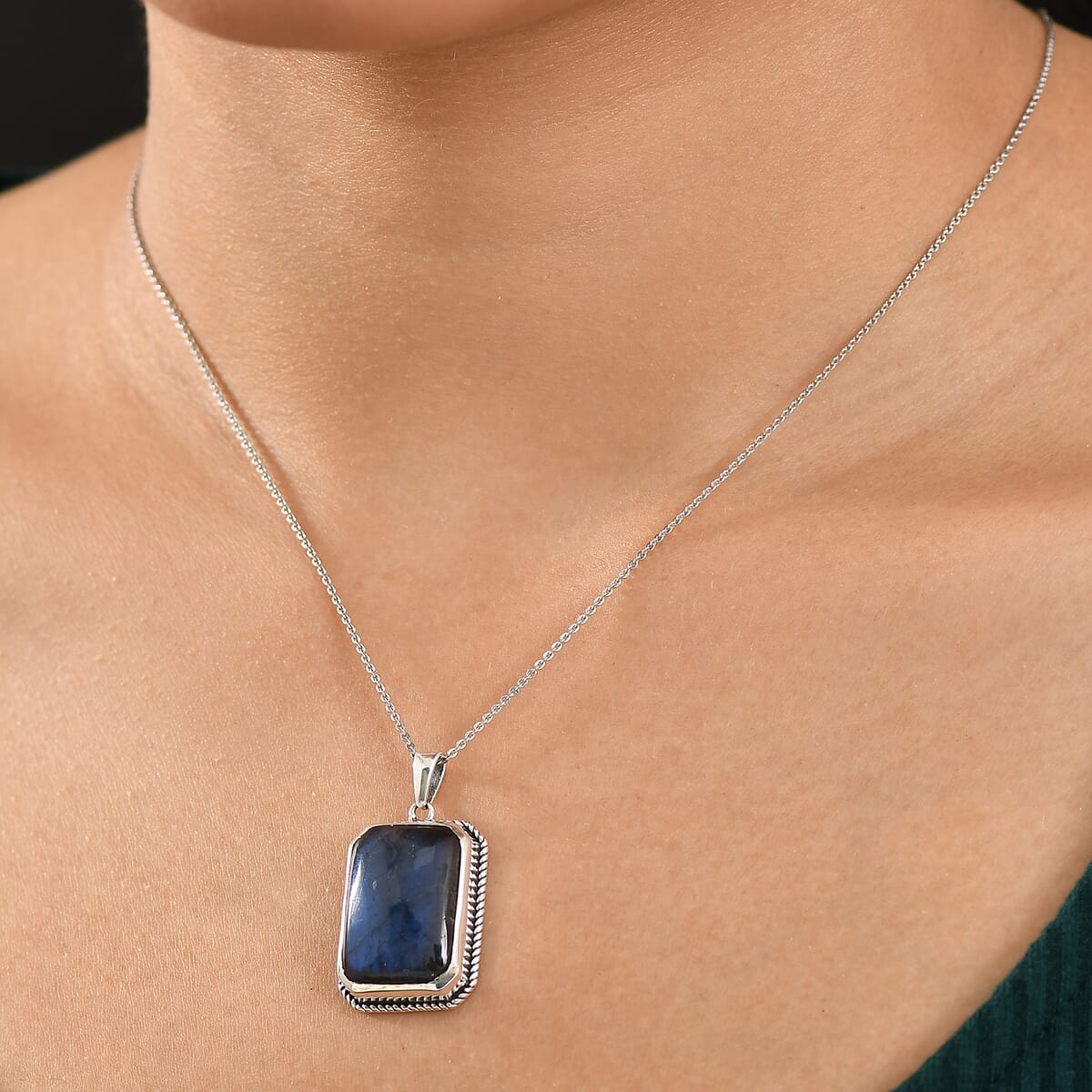 D’joy Artisan Crafted Malagasy Labradorite 20.20 Men's Pendant without Chain in Sterling Silver image number 2