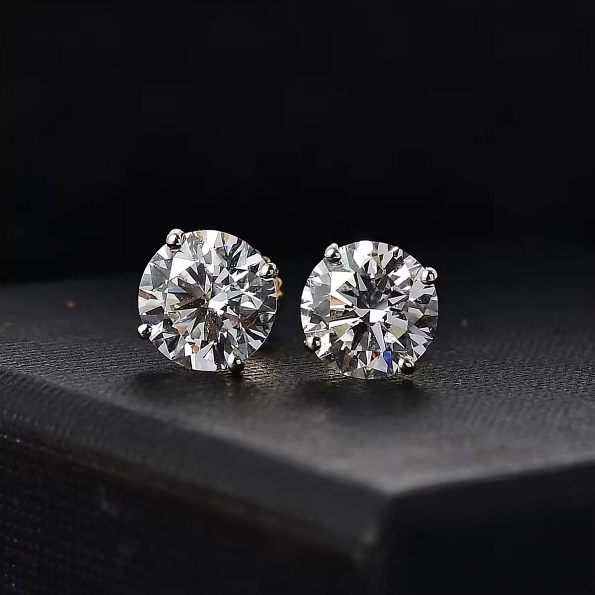 IGI Certified Luxuriant Lab Grown Diamond E-F VS Solitaire Stud Earrings in 14K Yellow Gold 4.00 ctw image number 9