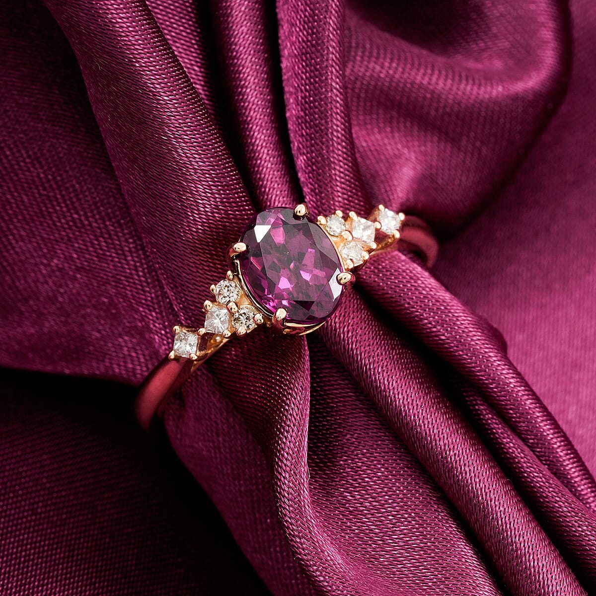 Luxoro 14K Yellow Gold AAA Radiant Ember Garnet, Diamond (I2) Ring (Size 5.0) 1.80 ctw image number 1
