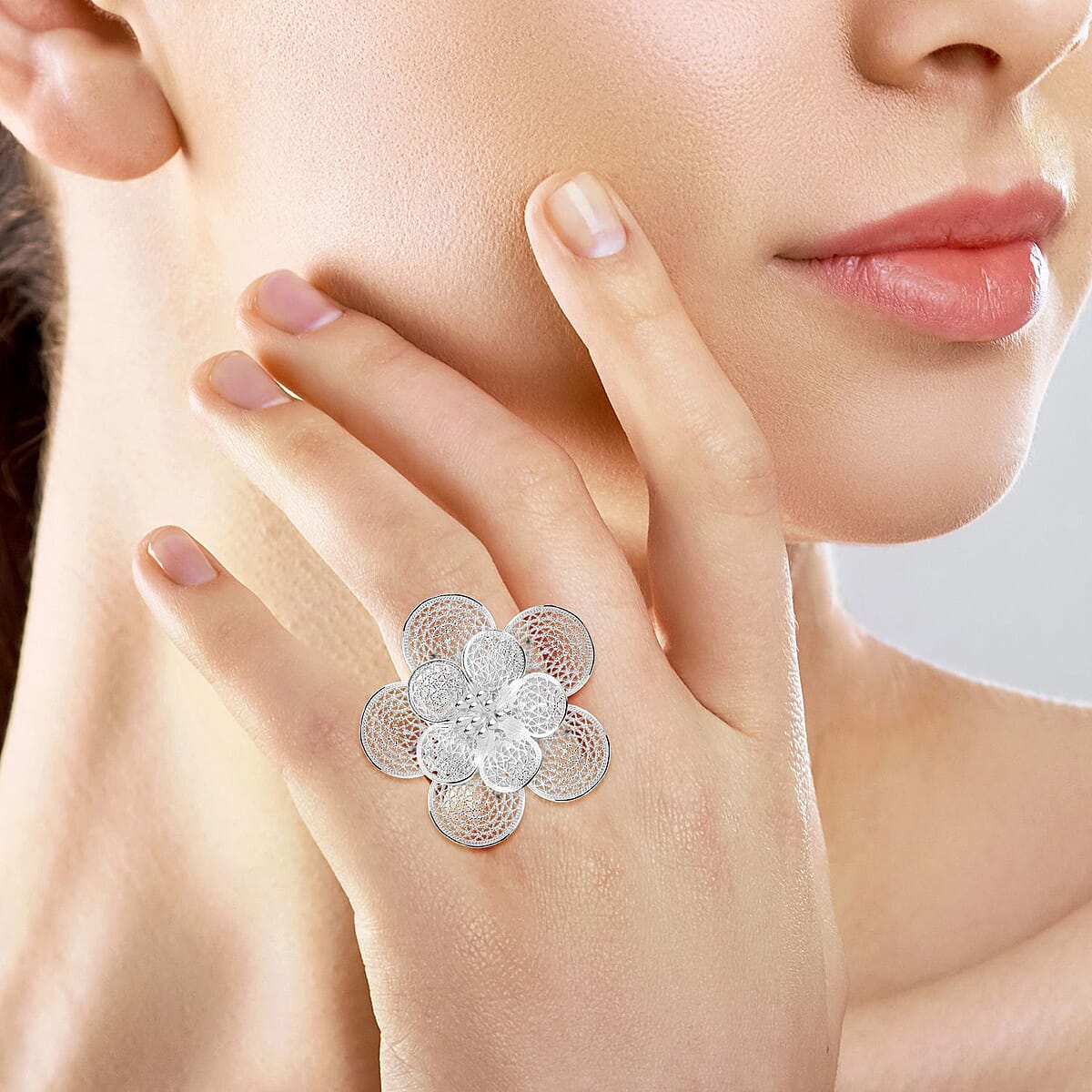 Artistry Tarakashi Collection Floral Ring in Sterling Silver (Size 10.0) 6.75 Grams image number 2