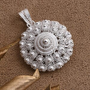 Artistry Tarakashi Collection Sterling Silver Floral Pendant (4.05 Grams)