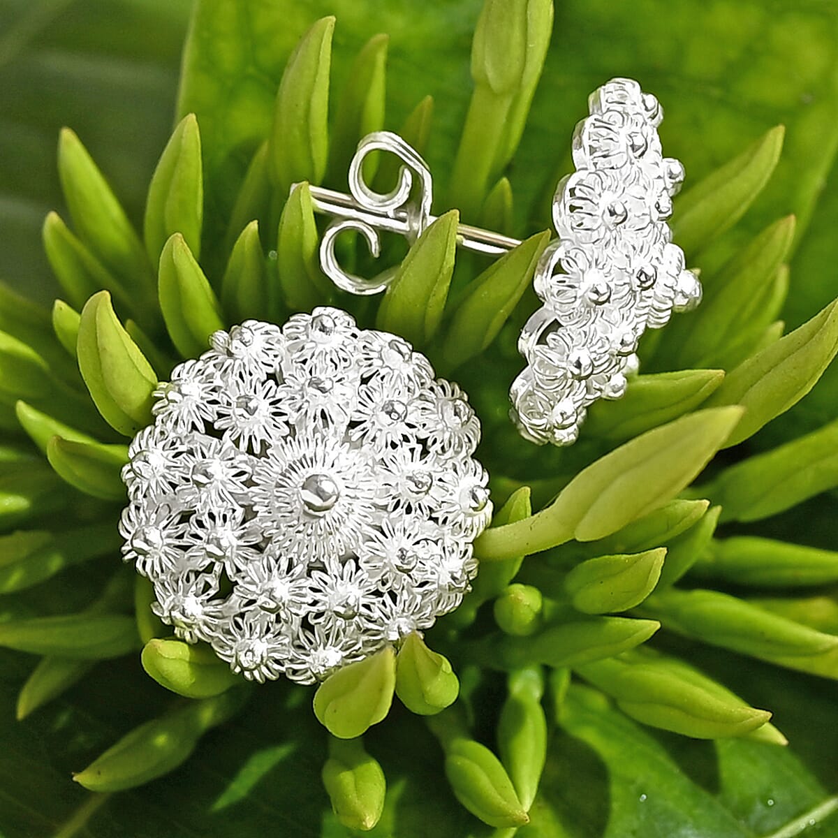 Artistry Tarakashi Collection Sterling Silver Floral Earrings (4.50 Grams) image number 1