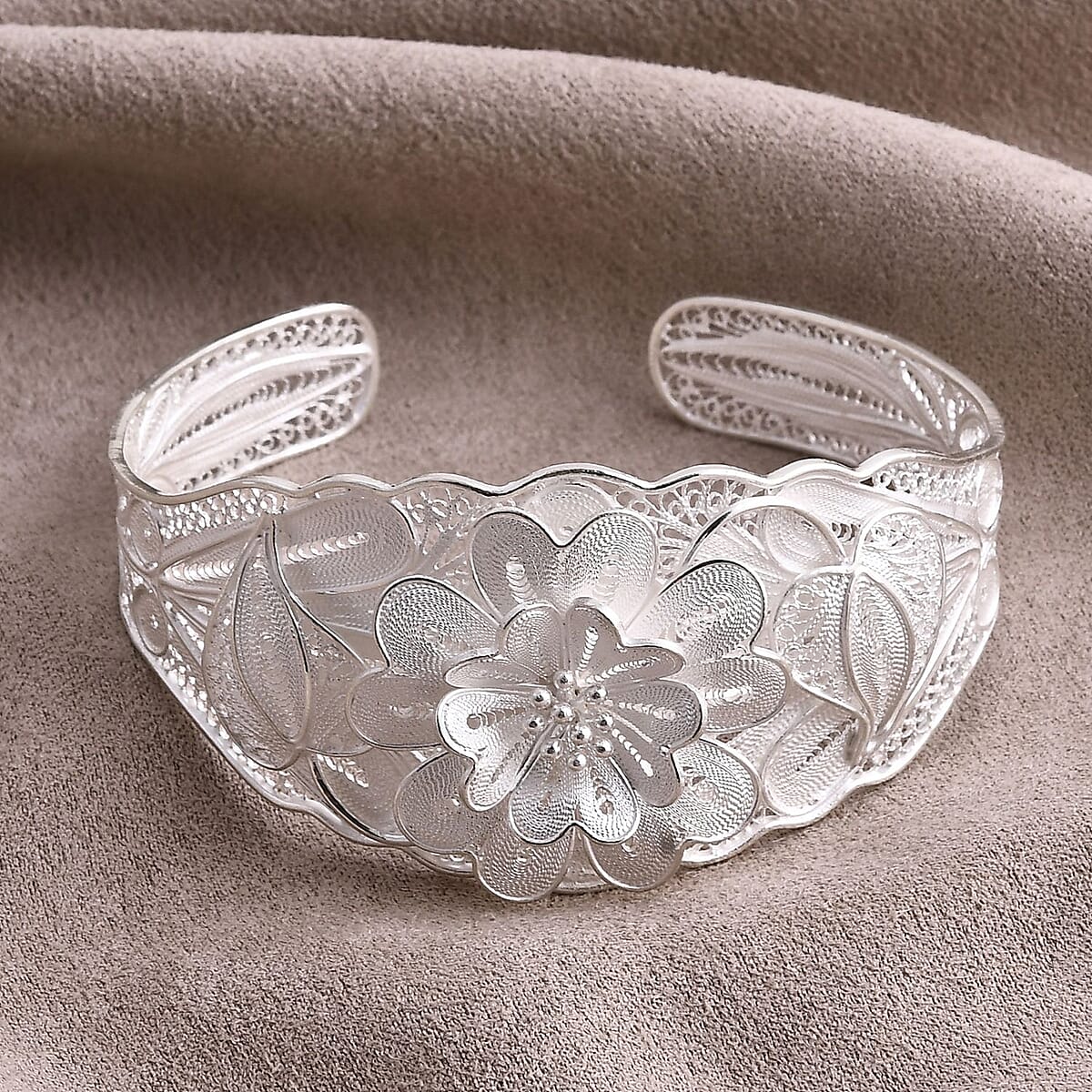 Artistry Tarakashi Collection Floral Cuff Bracelet in Sterling Silver (6.50 In) 24.60 Grams image number 1