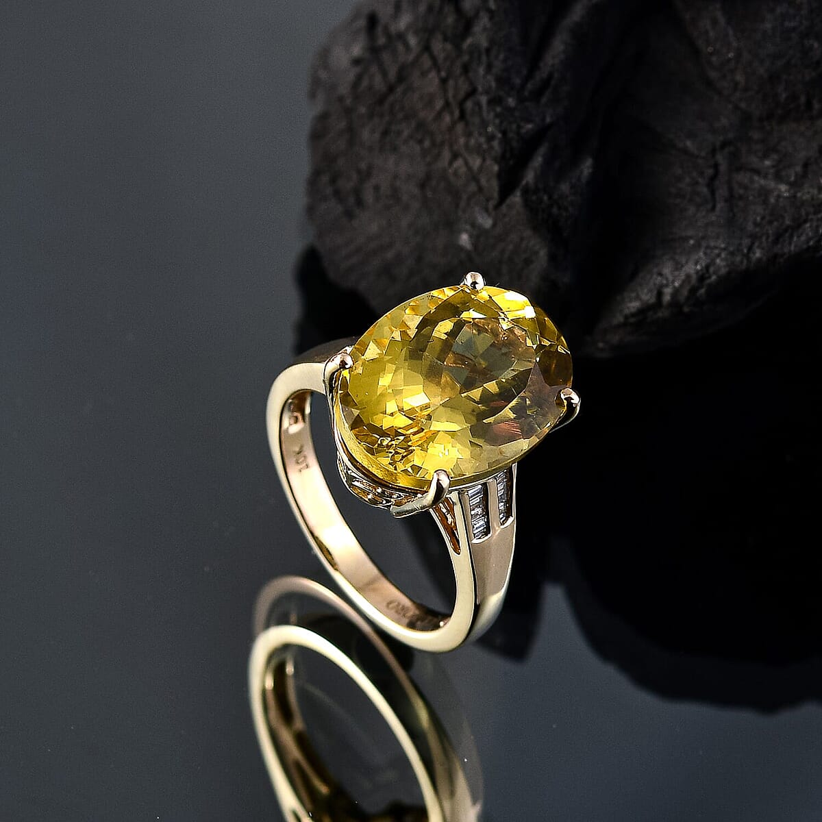 Luxoro Premium Yellow Apatite and Diamond G-H I1 11.70 ctw Ring in 10K Yellow Gold (Size 10.0) image number 1