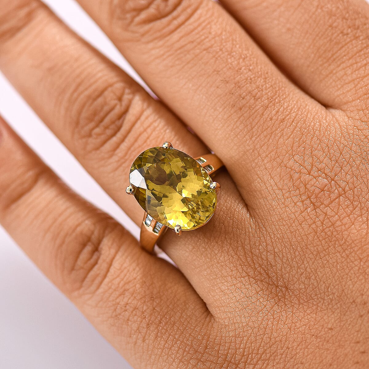 Luxoro Premium Yellow Apatite and Diamond G-H I1 11.70 ctw Ring in 10K Yellow Gold (Size 7.0) image number 2