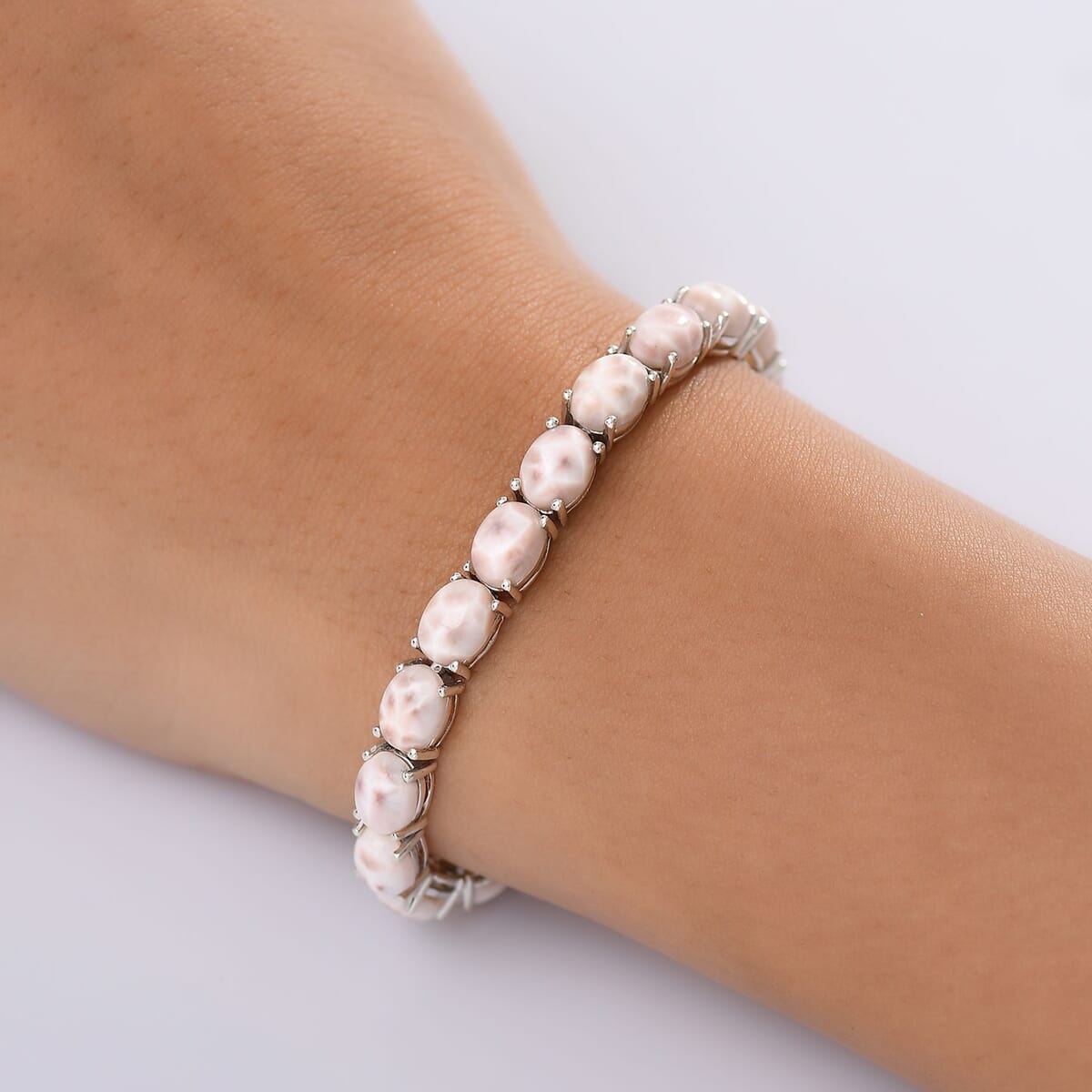 D'Joy Pink Natrolite 23.50 ctw Turtle Bracelet in Rhodium Over Sterling Silver (7.25 In) image number 2