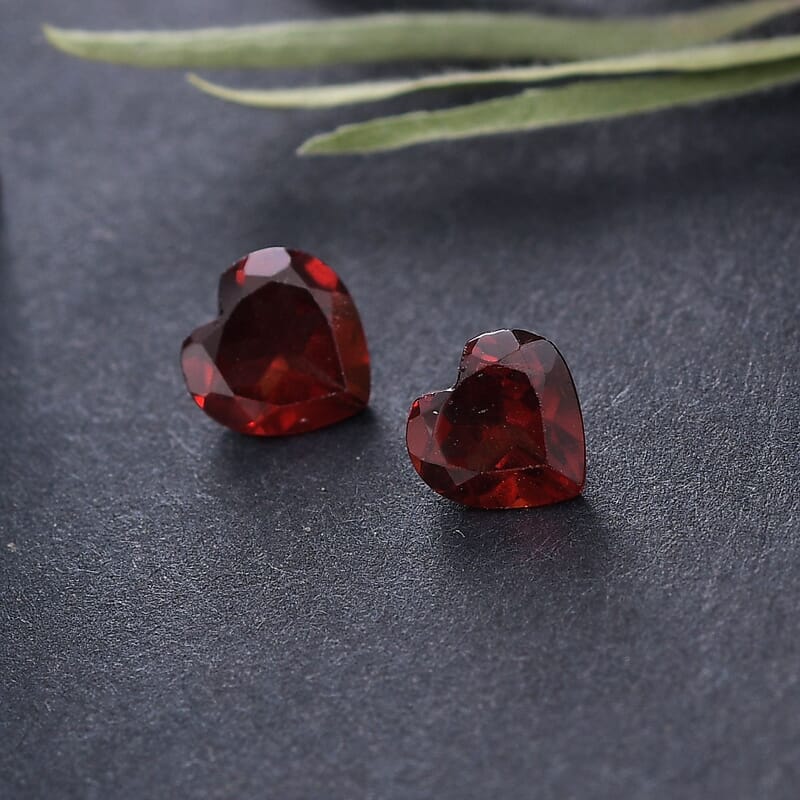 Mozambique Garnet Set of 2 (Hrt 6 mm) 1.54 ctw Loose Gemstone