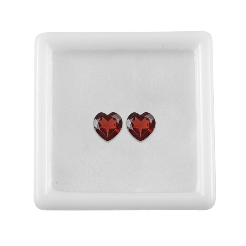 Mozambique Garnet Set of 2 (Hrt 6 mm) 1.54 ctw Loose Gemstone