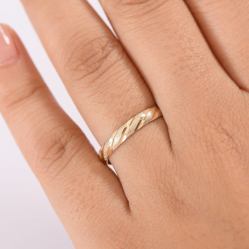 10K Yellow Gold Diagonal Dual-Texture Band Ring (Size 6.0) 1.25 Grams