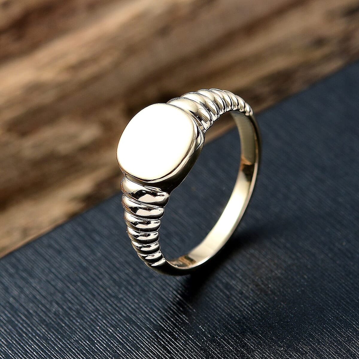 Luxoro 10K Yellow Gold Signet Ring (Size 6.0) 5 Grams image number 1