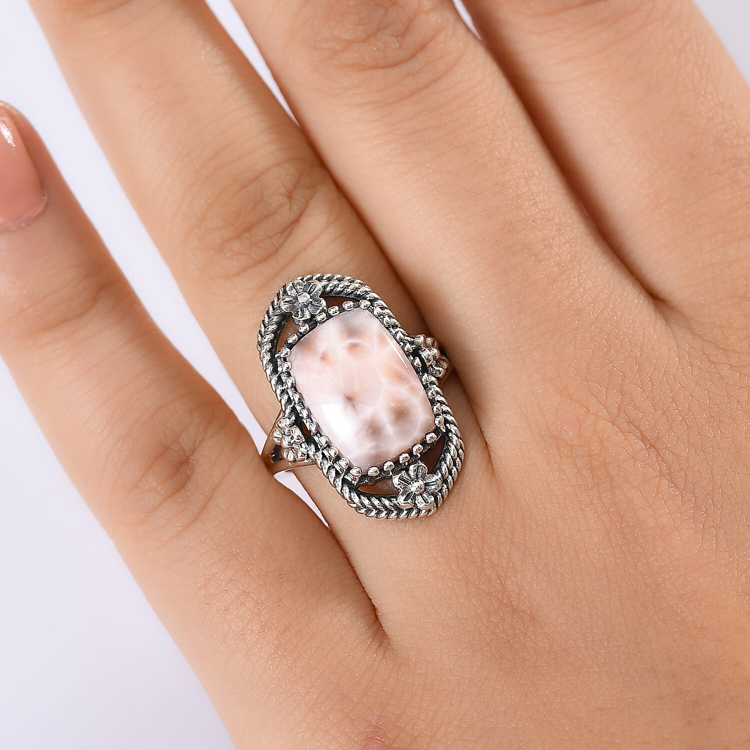 D'Joy Artisan Crafted Pink Natrolite 6.70 ctw Blooming flowers Ring in Sterling Silver (Size 10.0)