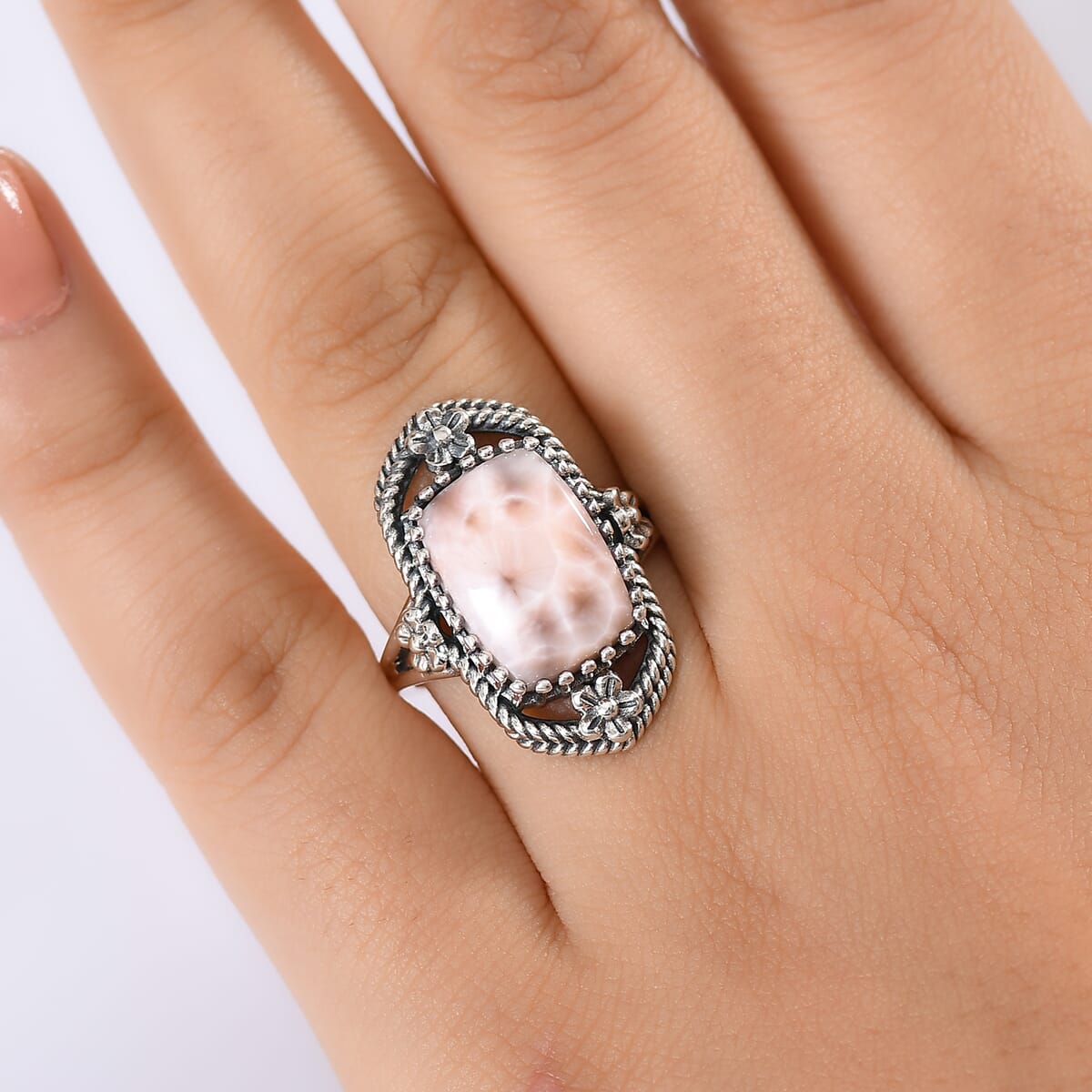 D'Joy Artisan Crafted Natrolite 6.70 ctw Blooming flowers Ring in Sterling Silver (Size 10.0) (Del. in 10-12 Days) image number 2
