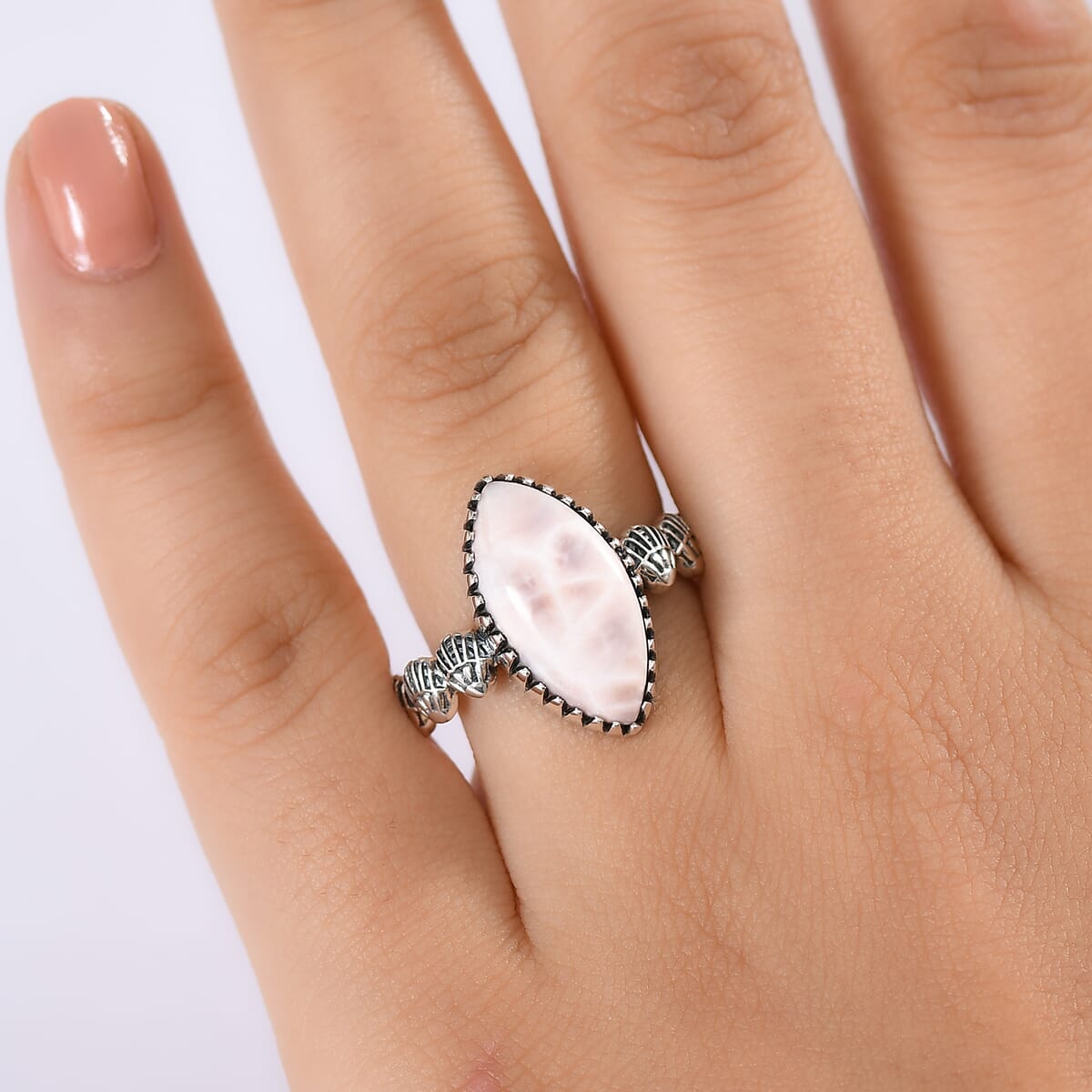 D'Joy Artisan Crafted Pink Natrolite 6.30 ctw Seashell Ring in Sterling Silver (Size 10.0) image number 2
