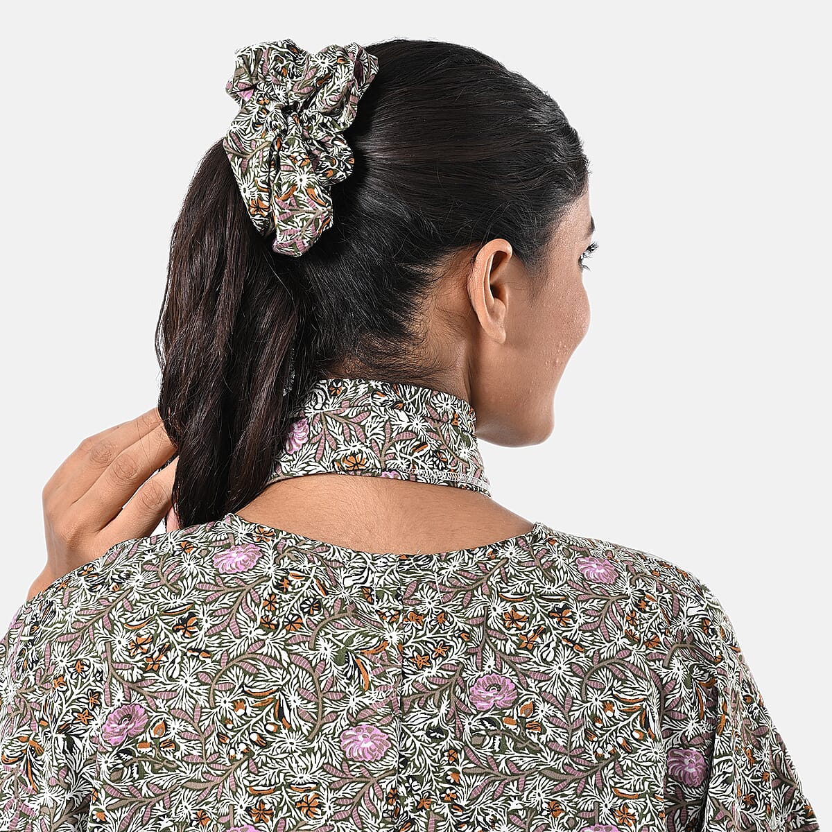 Olive Floral Polyester Kimono (30x24), Scrunchie (28x3.5) and Scarf (68x 12)  image number 7