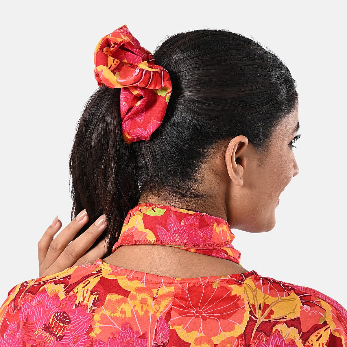 Fuchsia Floral Polyester Kimono (30x24), Scrunchie (28x3.5) and Scarf (68x 12)  image number 7