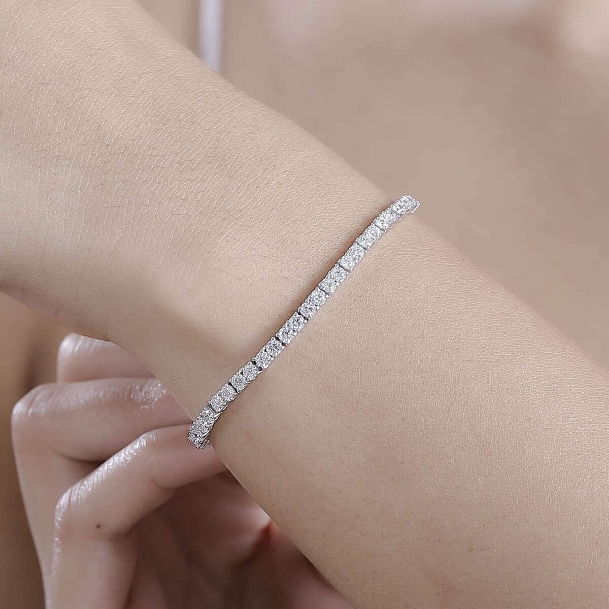 Luxuriant Lab Grown Diamond E-F VS 10.00 ctw Tennis Bracelet in 14K White Gold (6.50 In) image number 2