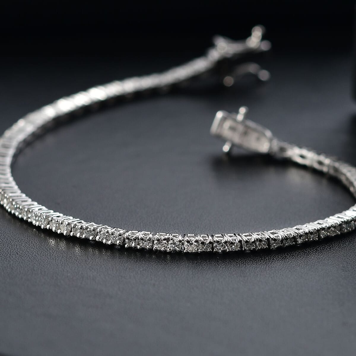 Luxuriant Lab Grown Diamond E-F VS 3.00 ctw Bracelet in Rhodium Over Sterling Silver (8.00 In) image number 1