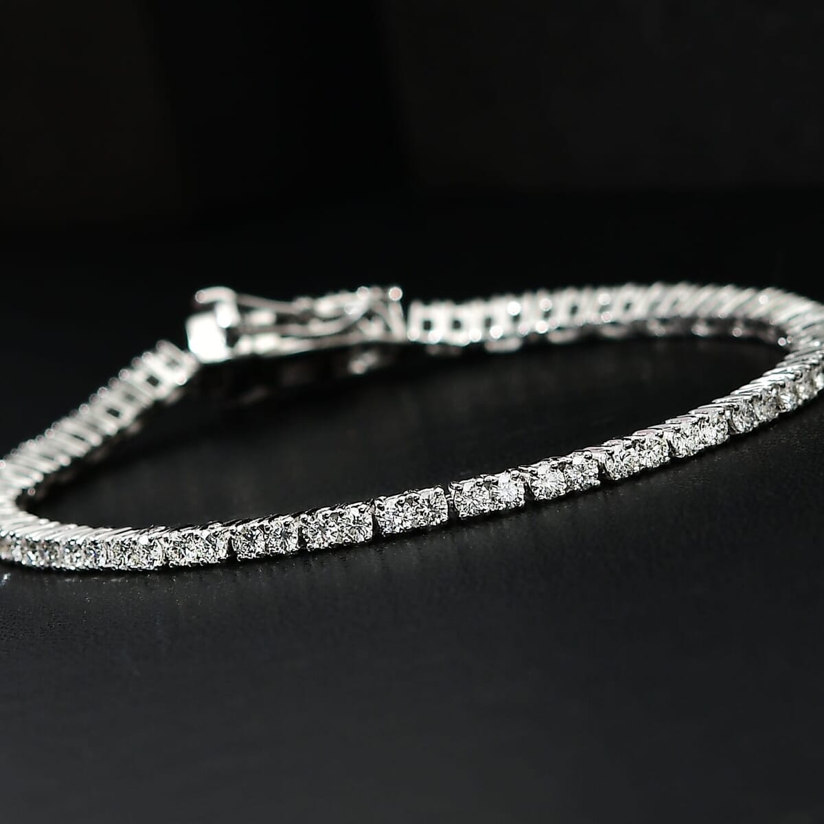 Luxuriant Lab Grown Diamond E-F VS 3.00 ctw Bracelet in 10K White Gold (6.50 In) image number 1