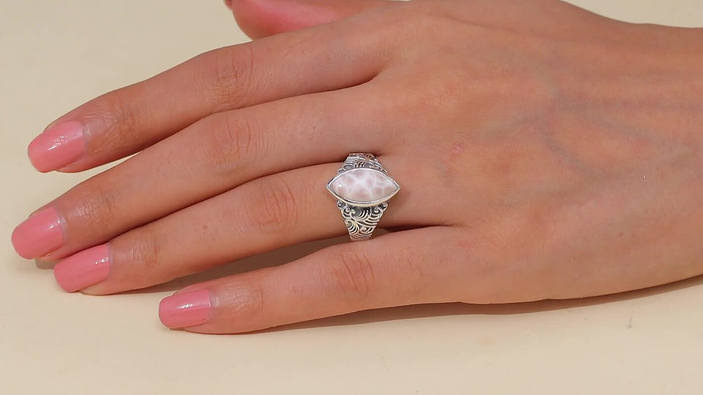 D’Joy Artisan Crafted Natrolite Filigree Ring in Sterling Silver (Size 10.0) 4.50 ctw