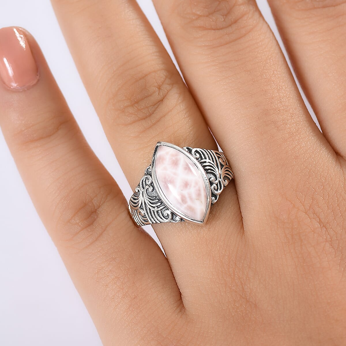 D'Joy Artisan Crafted Pink Natrolite 4.50 ctw Filigree Ring in Sterling Silver (Size 8.0) image number 2