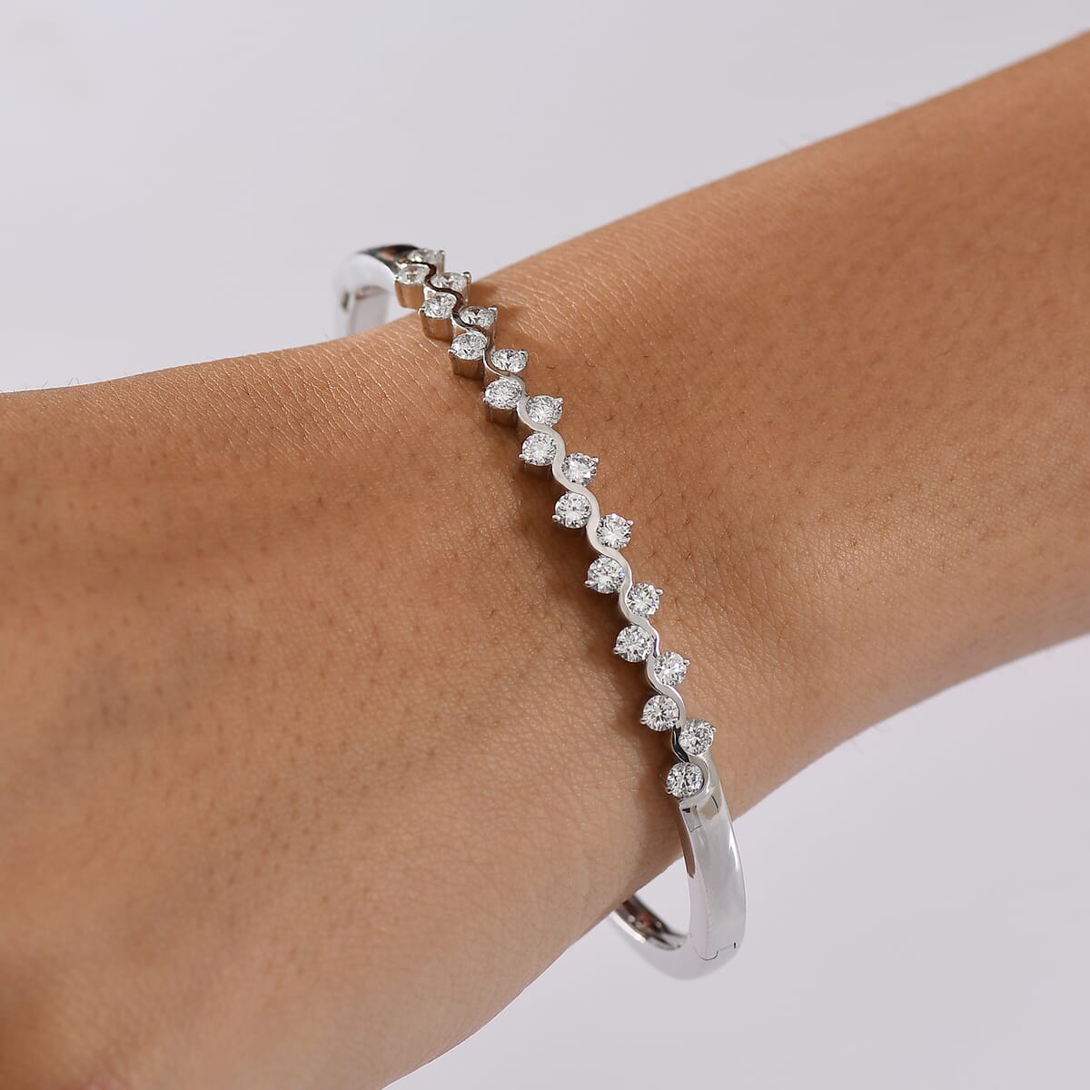 Luxuriant Lab Grown Diamond 2.20 ctw Bangle Bracelet in Rhodium Over Sterling Silver (7.25 In)  image number 2