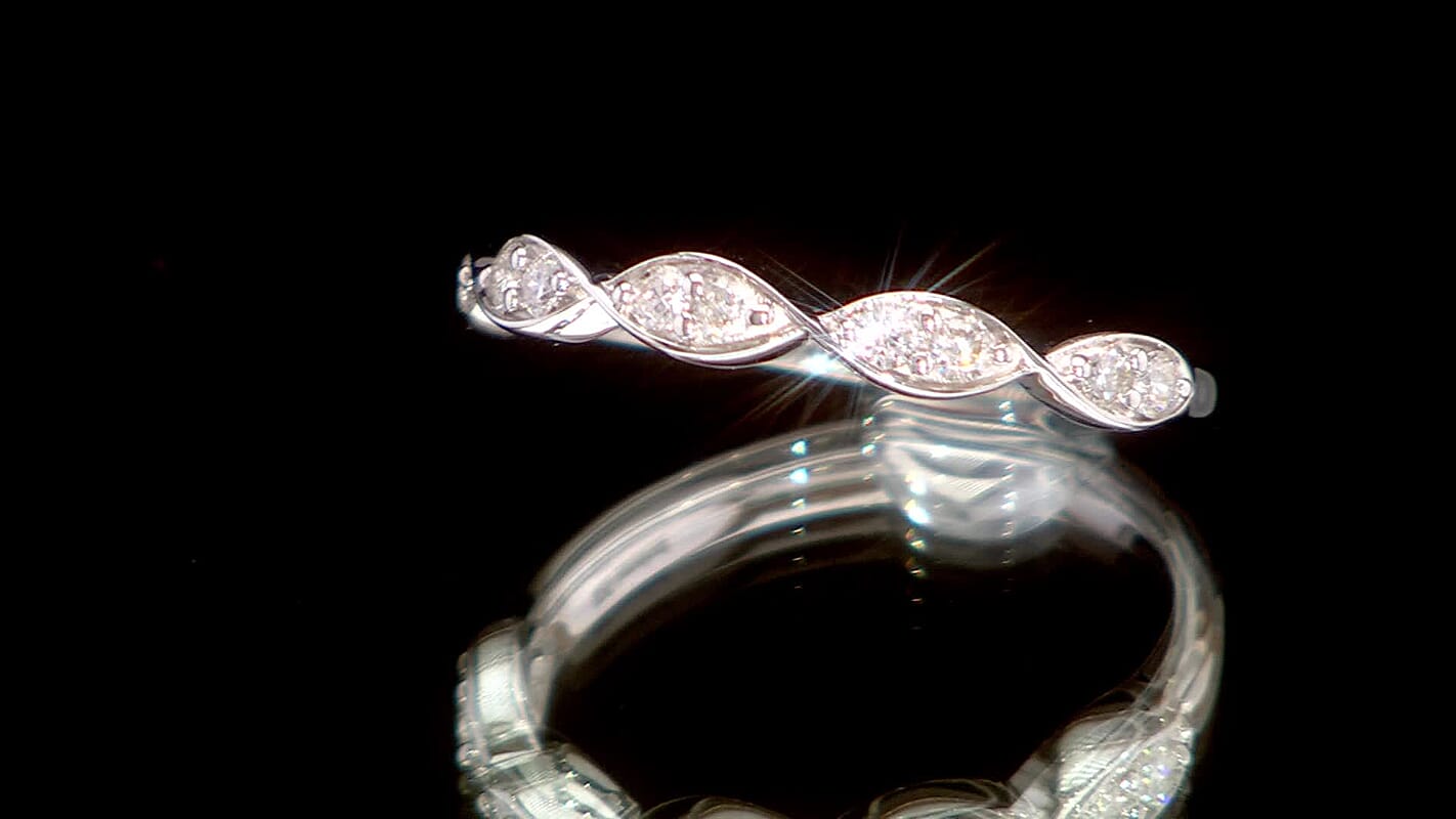 Luxuriant Lab Grown Diamond Ring