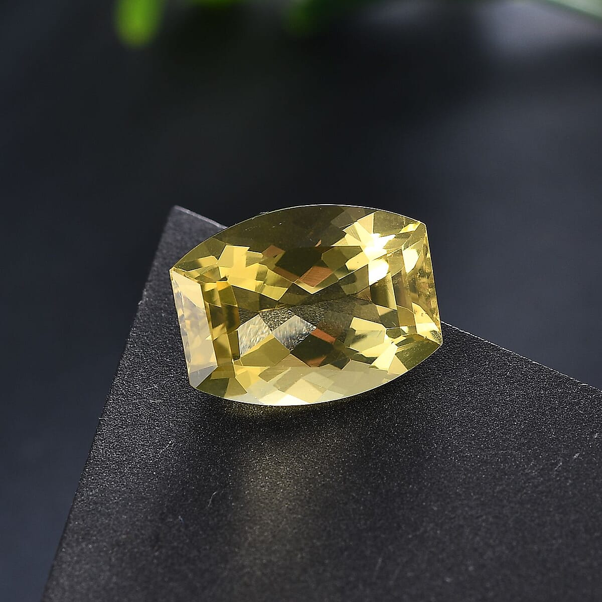 AA Green Gold Quartz (Cush 16x12 mm) 8.50 ctw Loose Gemstone image number 1