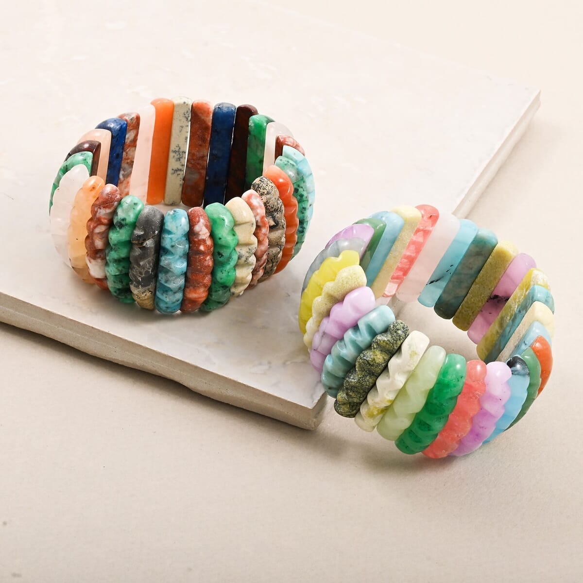 Wavy Carved Multi-Stone 557.25 ctw Stretch Bracelet (6-7In) image number 1