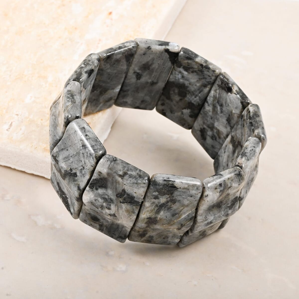 Wavy Rectangle Black Labradorite 406.65 ctw Stretch Bracelet (6-7In) image number 1