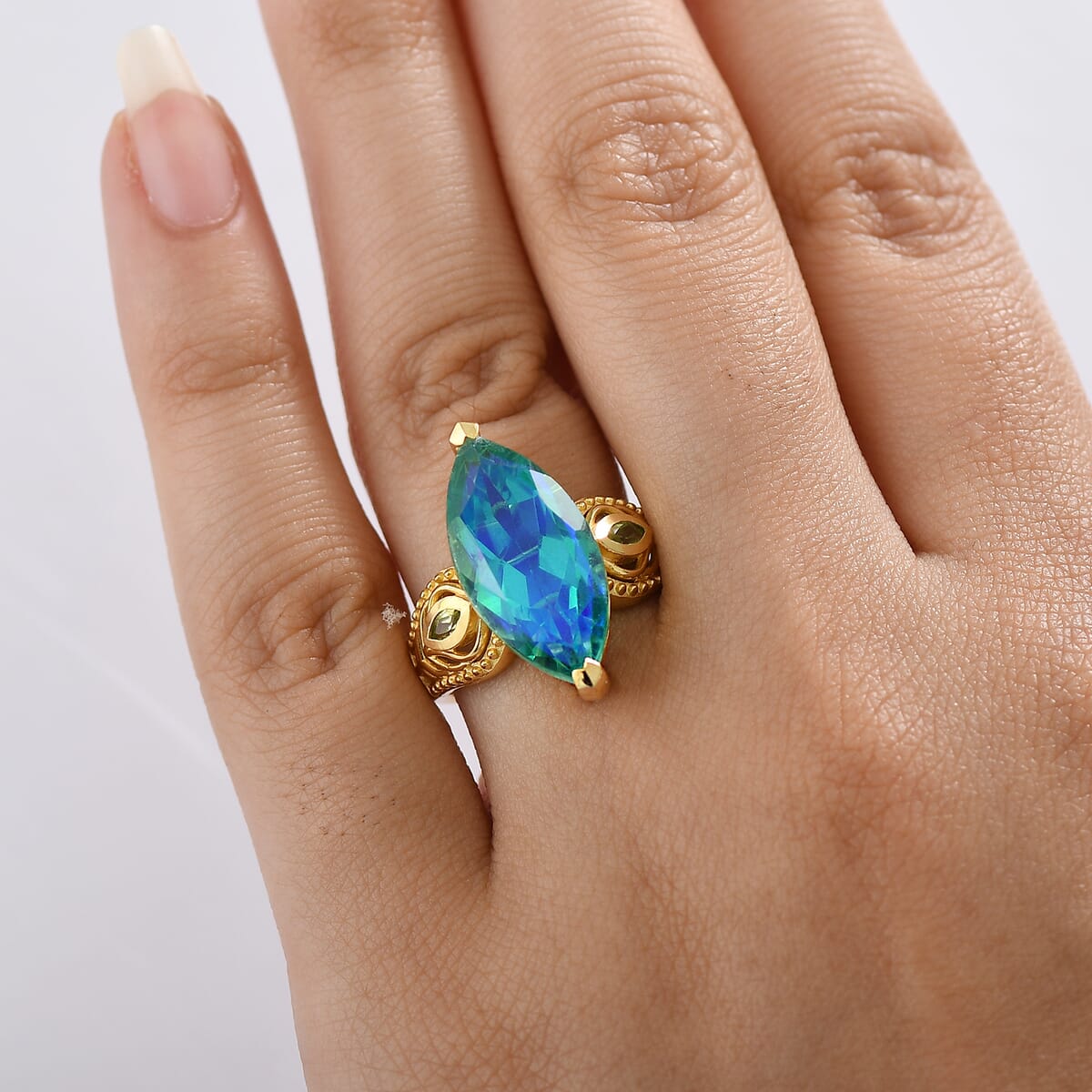Ever True Peacock Quartz (Triplet) and Peridot 8.50 ctw Peacock Feather Ring 18K YG Plated (Size 10.0) image number 1